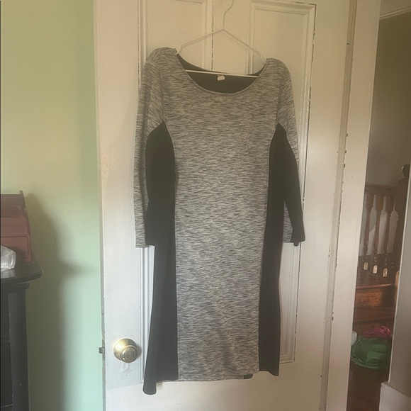 Old Navy Gray and Black Long Sleeve Dress - Picture 1 of 3